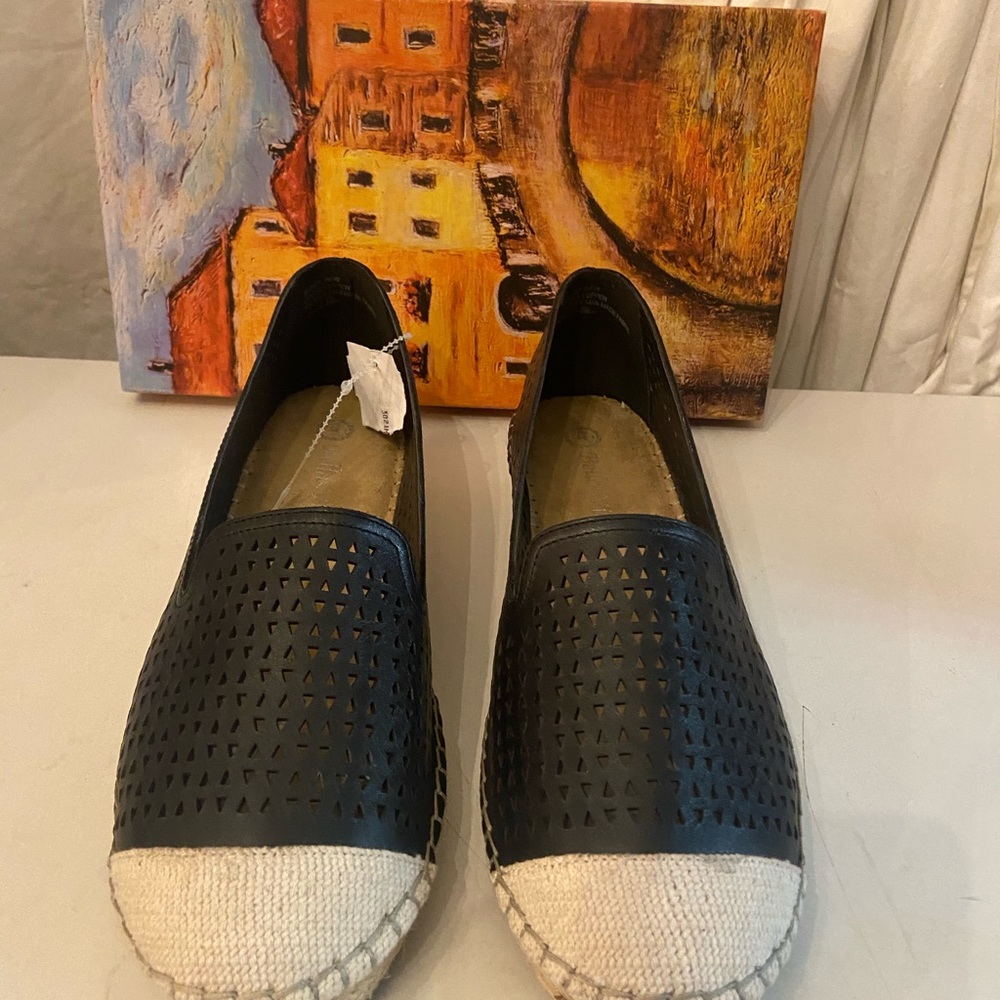 Bella Vita black leather 1” wedge flats size 9WW NIB - Picture 2 of 8